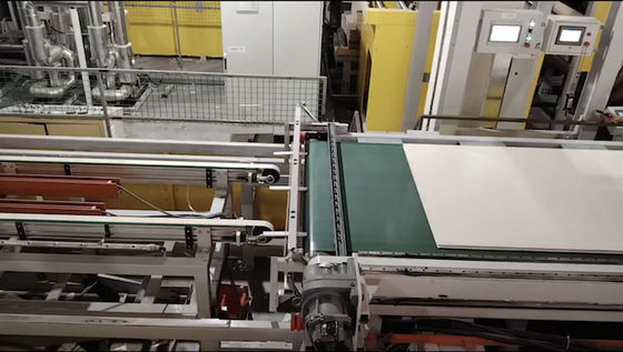 kupować Maszyna do tłoczenia płyt melaminowych ze sklejki laminowanej z płytami sztucznymi Linie krótkiego cyklu 4'×8' 5'×8' online manufacture