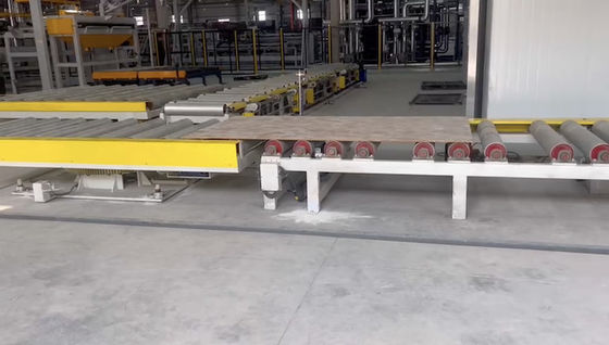 kupować Linia produkcyjna kartonów automatycznych do prasy krótkotrwałej z melaminą 1800 ton online manufacture